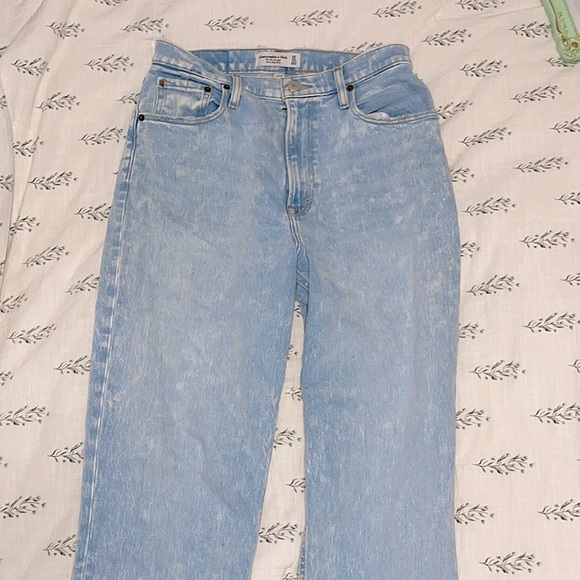 Abercrombie & Fitch • Curve Love 90s Straight Ultra High Rise Jeans Light Marble - Picture 9 of 13